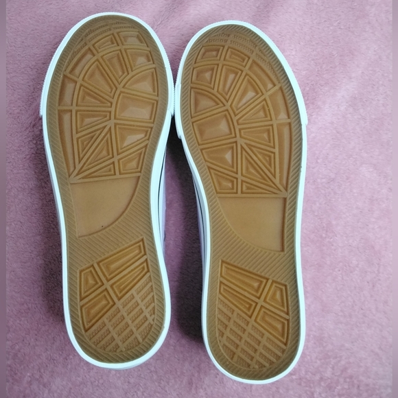 Womens size 5 lavender canvas shoes - Picture 6 of 7